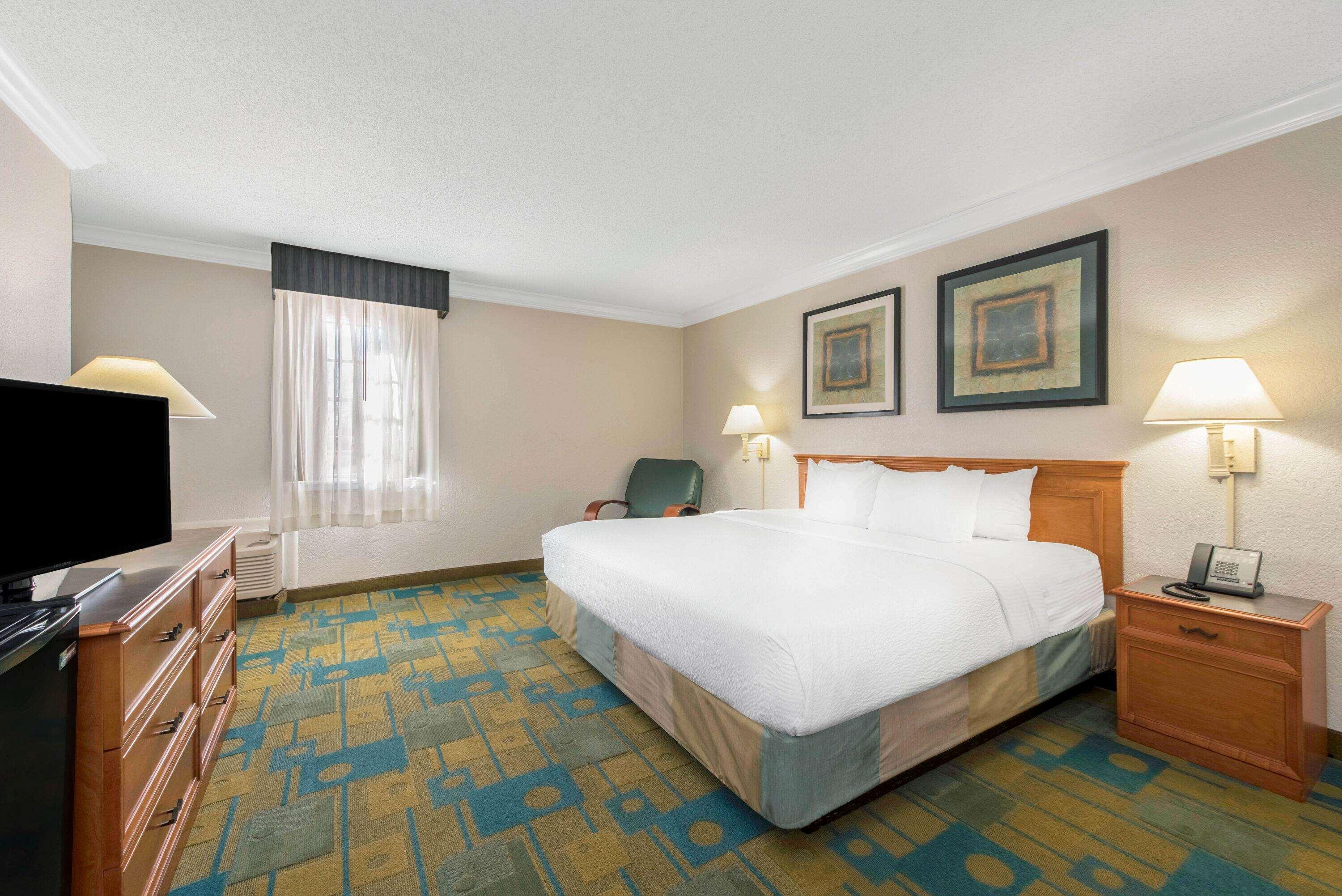 La Quinta Inn By Wyndham New Orleans Causeway Metairie Exterior photo