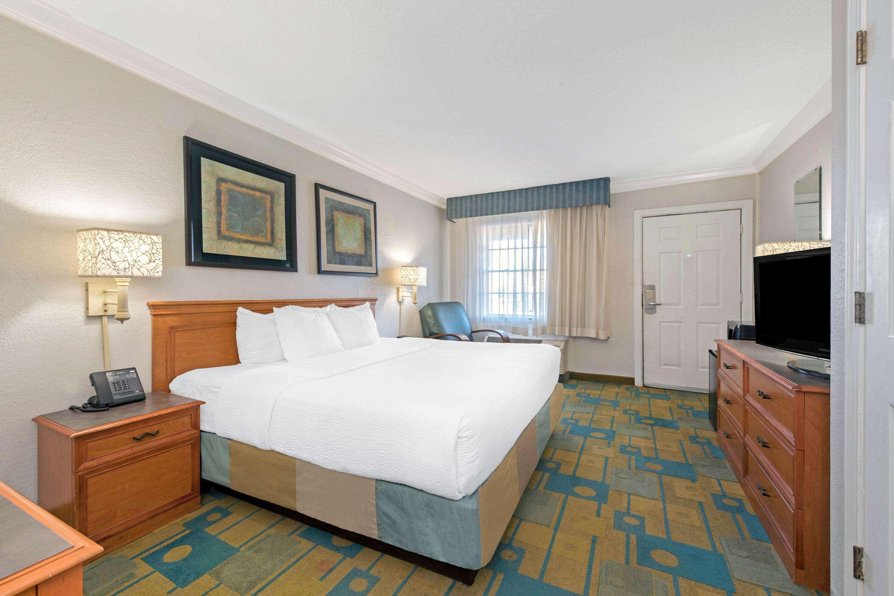 La Quinta Inn By Wyndham New Orleans Causeway Metairie Exterior photo