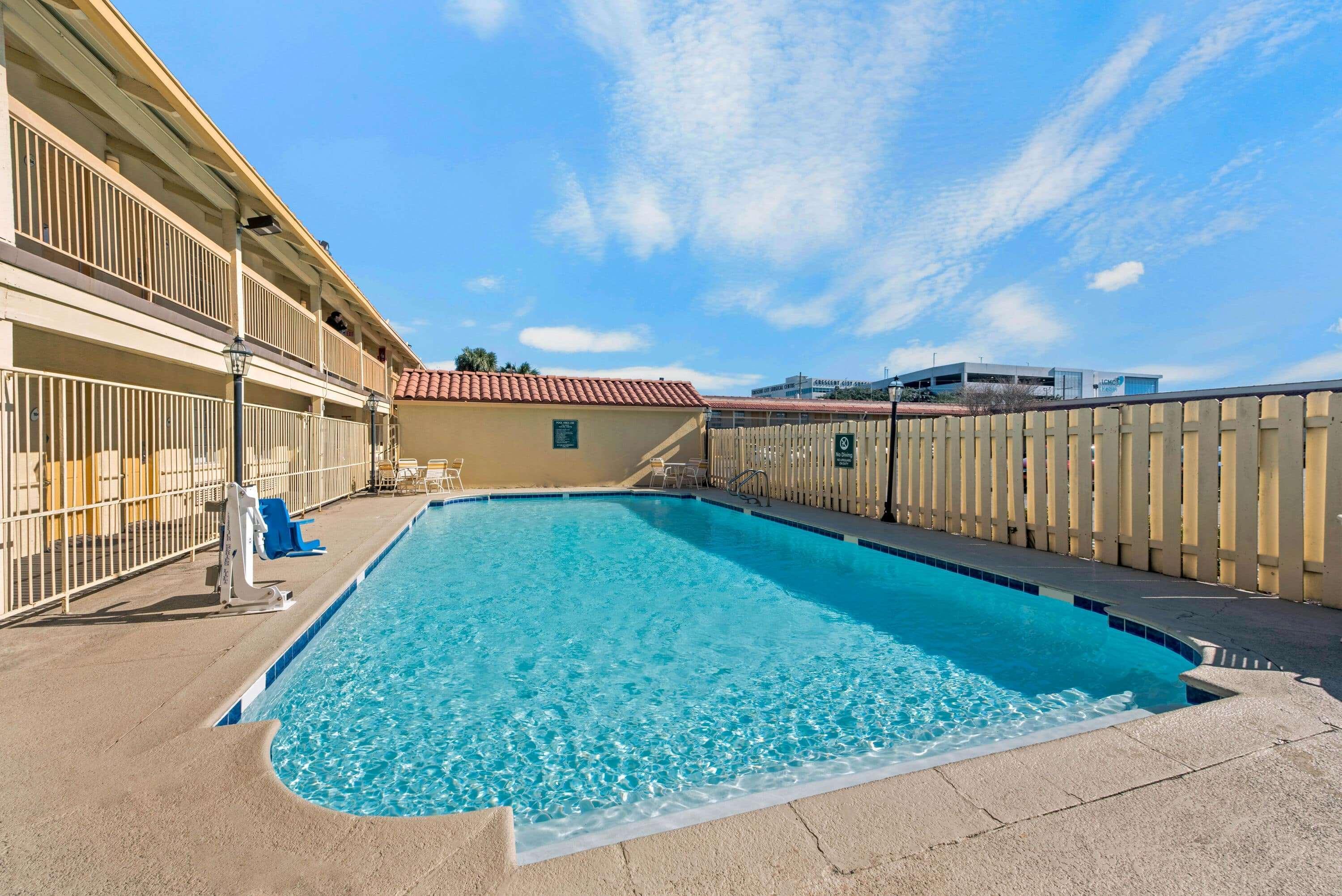 La Quinta Inn By Wyndham New Orleans Causeway Metairie Exterior photo